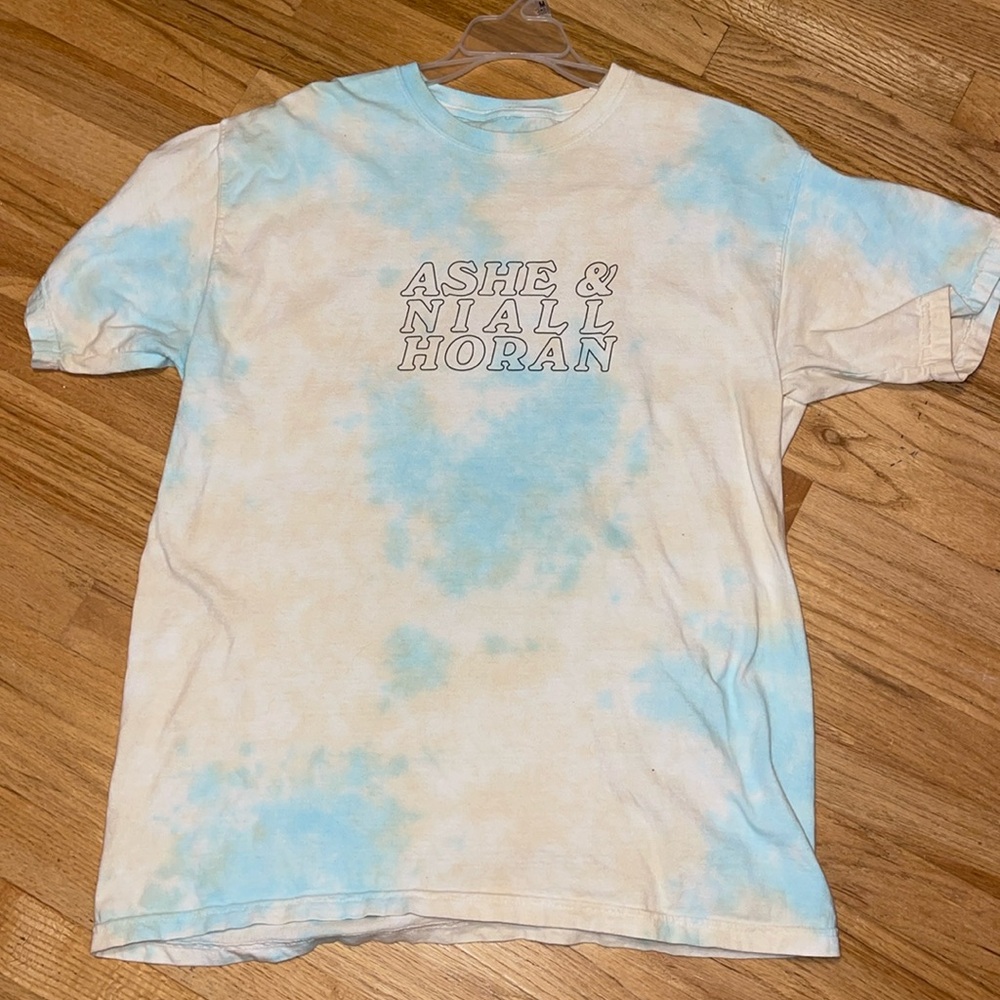 Niall Horan tee size large